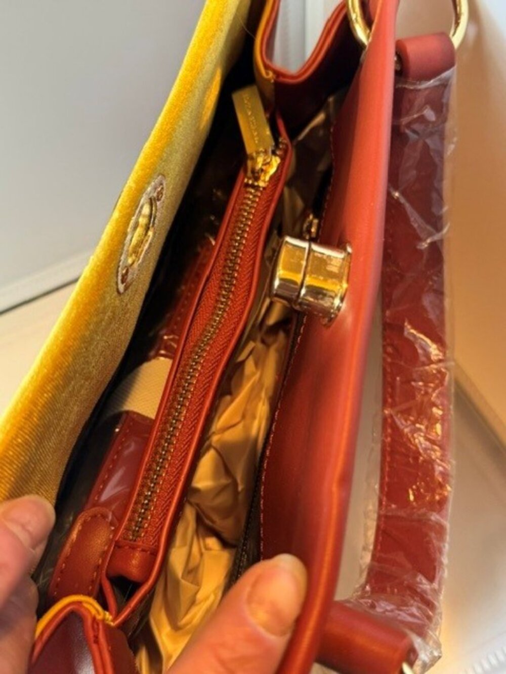 Danielle Nicole Disney Pinocchio Scalloped Handbag - BoxLunch Exclusive NWT - Picture 3 of 3